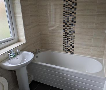 2 bedroom semi-detached house to rent - Photo 5