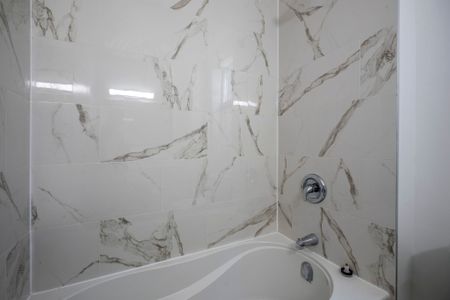 For Lease - 1969 queen Street Unit# 2, Toronto, Ontario - Photo 4