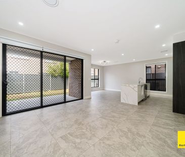 Beautiful & Spacious House Close to Amenities - Photo 6