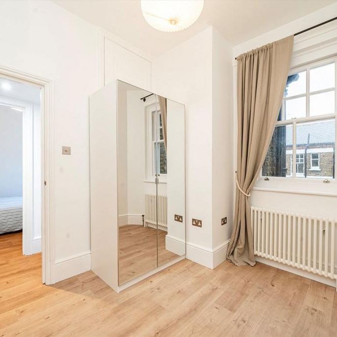 4 bedroom flat to rent - Photo 1