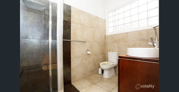 Good Location, best choice for family with swimming pool - Photo 1