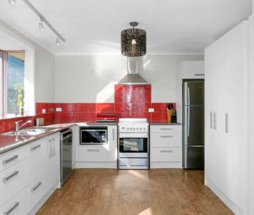 4 BED - HILLTOP - Photo 1