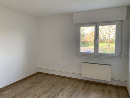 Location Appartement 4 pièces 96m² SARREGUEMINES 57200 - Photo 3