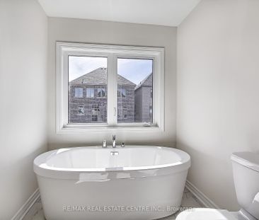 Semi-Detached Home For Lease | N8137388 - Photo 3