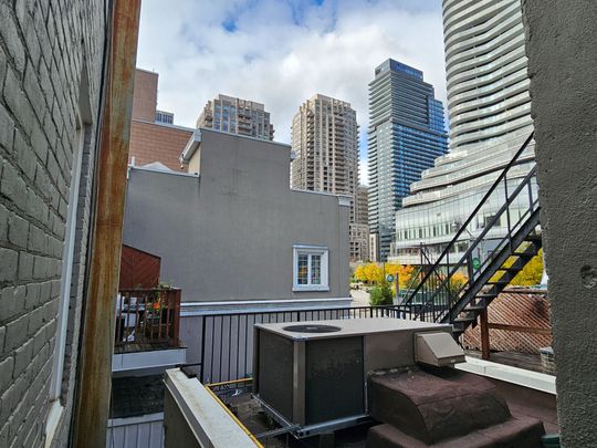 For Lease - 524 Yonge Street Unit# 205, Toronto, Ontario - Photo 1