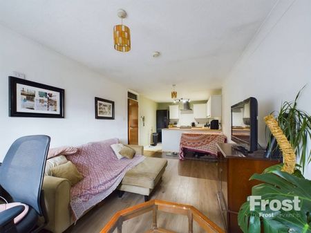 Gresham Road, Staines-upon-Thames, Surrey,TW18 - Photo 3