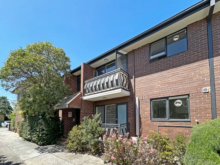 3/195 Tooronga Road, Glen Iris VIC 3146 - Apartment For Rent | Domain - Photo 2