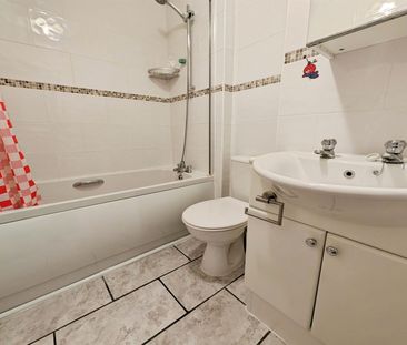 Rosida Gardens, Hill Lane, SO15 - Photo 5