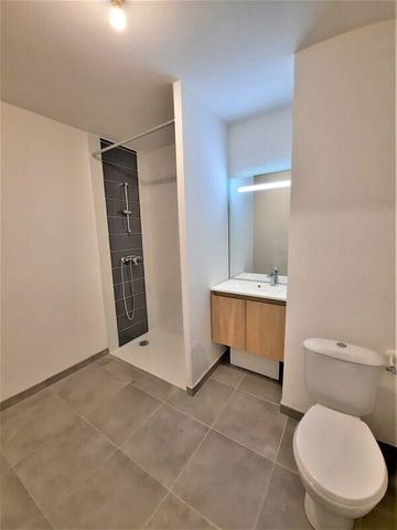 Location Appartement 2 pièces 43m² LORMONT 33310 - Photo 4