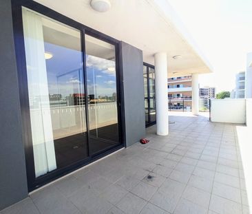 Modern 2-Bedroom Apartment in Liverpool - Photo 2