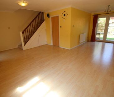 3 bedroom end of terrace house to rent - Photo 2