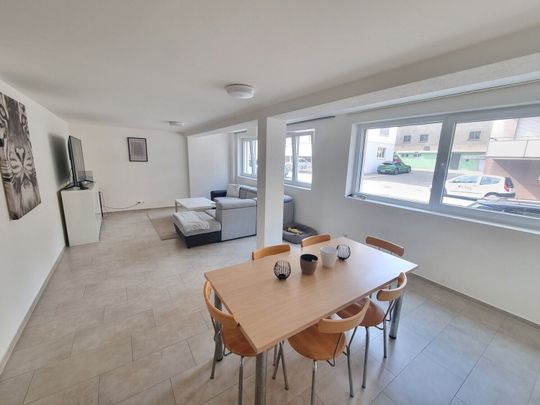 Appartement lumineux de 2,5 pièces au rez-de-chaussée dans un emplacement central à Granges - Photo 1