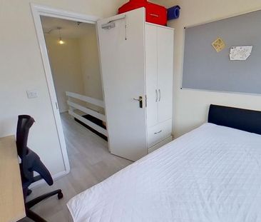 4 bedroom semi-detached house to rent - Photo 3