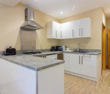 2 Bedroom Flat - Photo 2