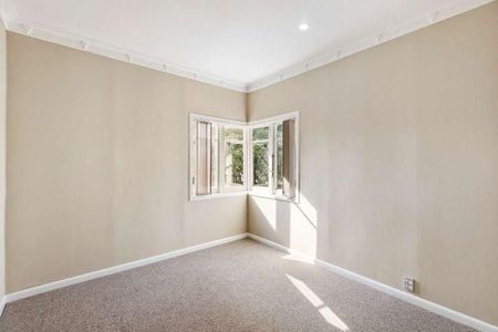 3 Bedroom House with Carparking space - Photo 3