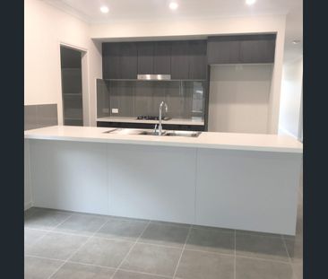 Break Lease Opportunity – Spacious 4 Bed + Study + Media Home – Act... - Photo 3