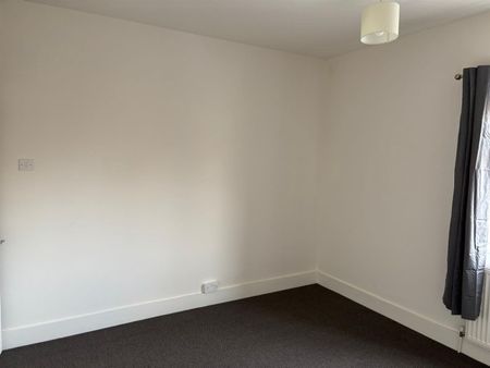 3 BED Terraced House - Photo 4