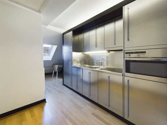 Unique and modern 3-room attic apartment in Basel - Foto 1