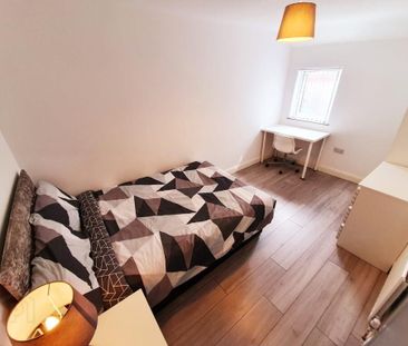 Room 7, 37 Magdela Street, Botanic, Belfast, BT7 1PV - Photo 2