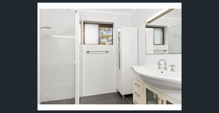 PERFECTLY LOCATED INNER CITY SPACIOUS APARTMENT - Photo 4