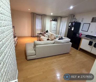 3 bedroom flat to rent - Photo 2