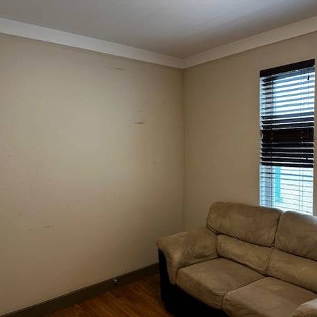 unfurnished 2 br + bath Apartment - Photo 4