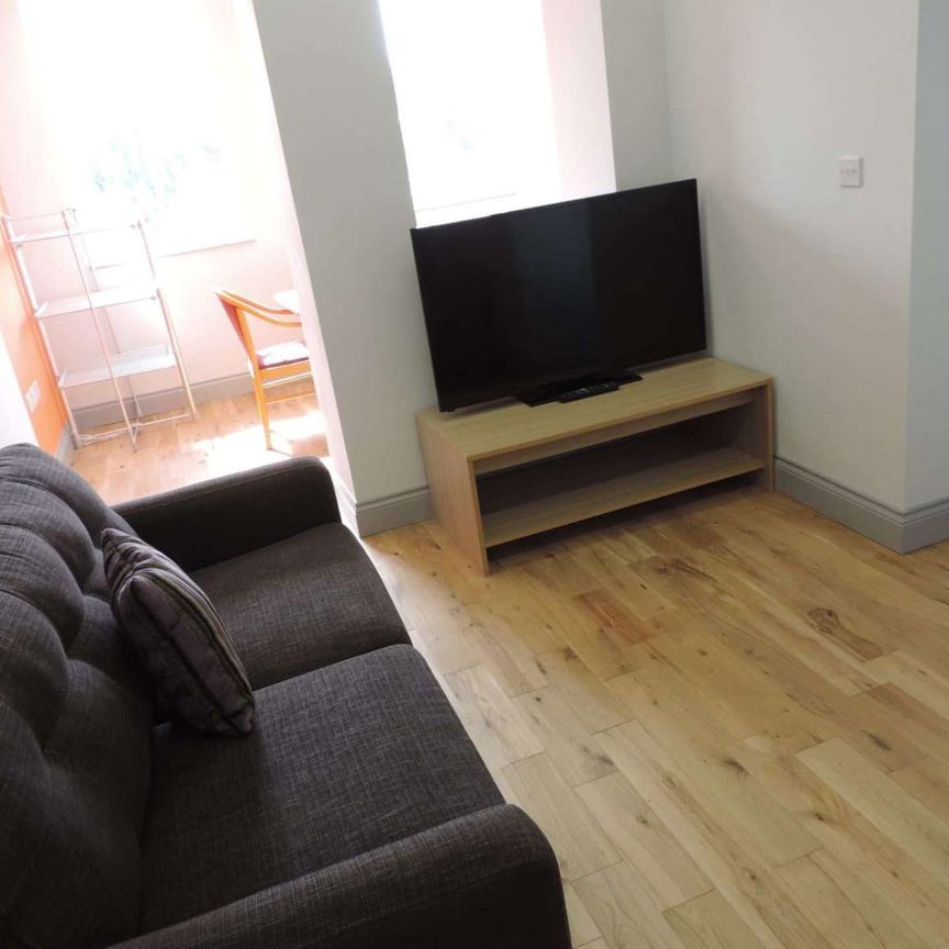 6 Bed all ensuite apartment Room 5 - Photo 1