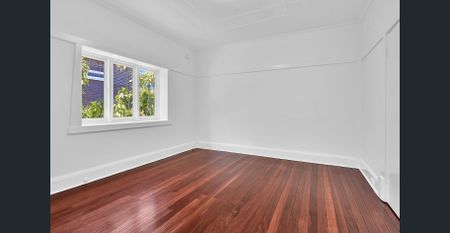 RENOVATED SPACIOUS FAMILY HOME WITH LANDSCAPED GROUNDS - Photo 2