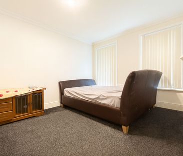 3 Bedroom House To Let - HP12 - Photo 3