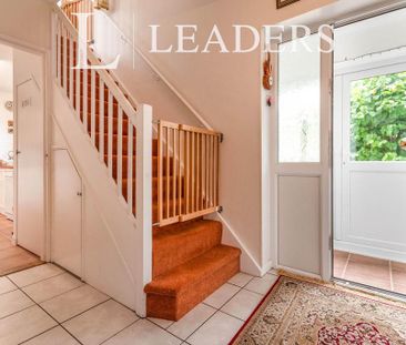 3 bedroom semi-detached house to rent - Photo 2