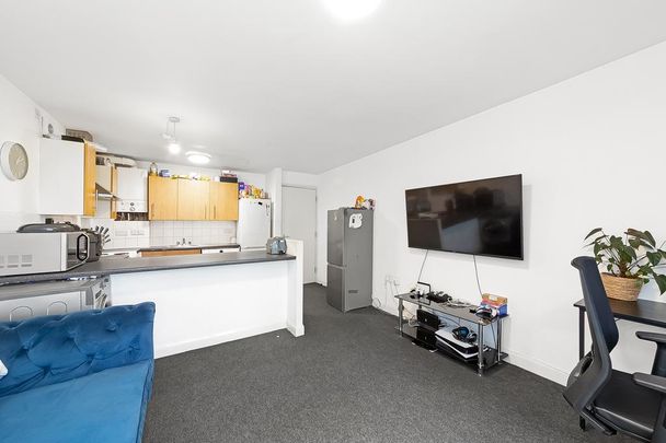 3 bedroom flat to rent - Photo 1