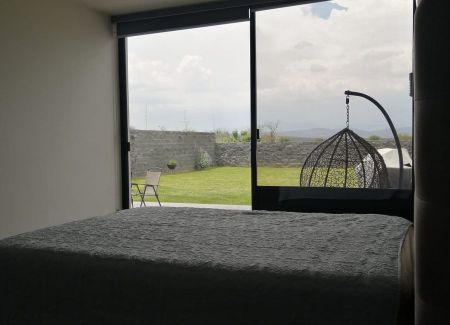 Casa amueblada en renta en León Guanajuato, El Bosque Country Club - 550 m2, 4 recámaras, con fotoceldas, estacionamiento para 6 autos y sótano - Photo 2