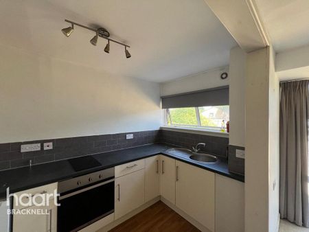 Studio to rent - Photo 2