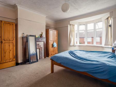 3 bedroom flat to rent - Photo 4