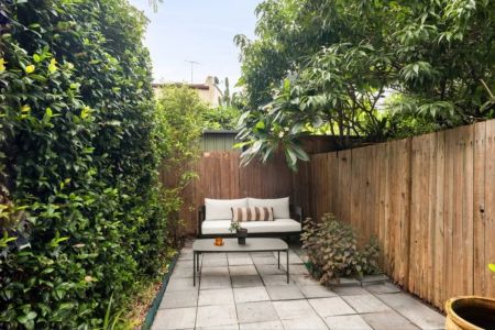 Classic Tri-Level Terrace with Parkside Aspect - Photo 5