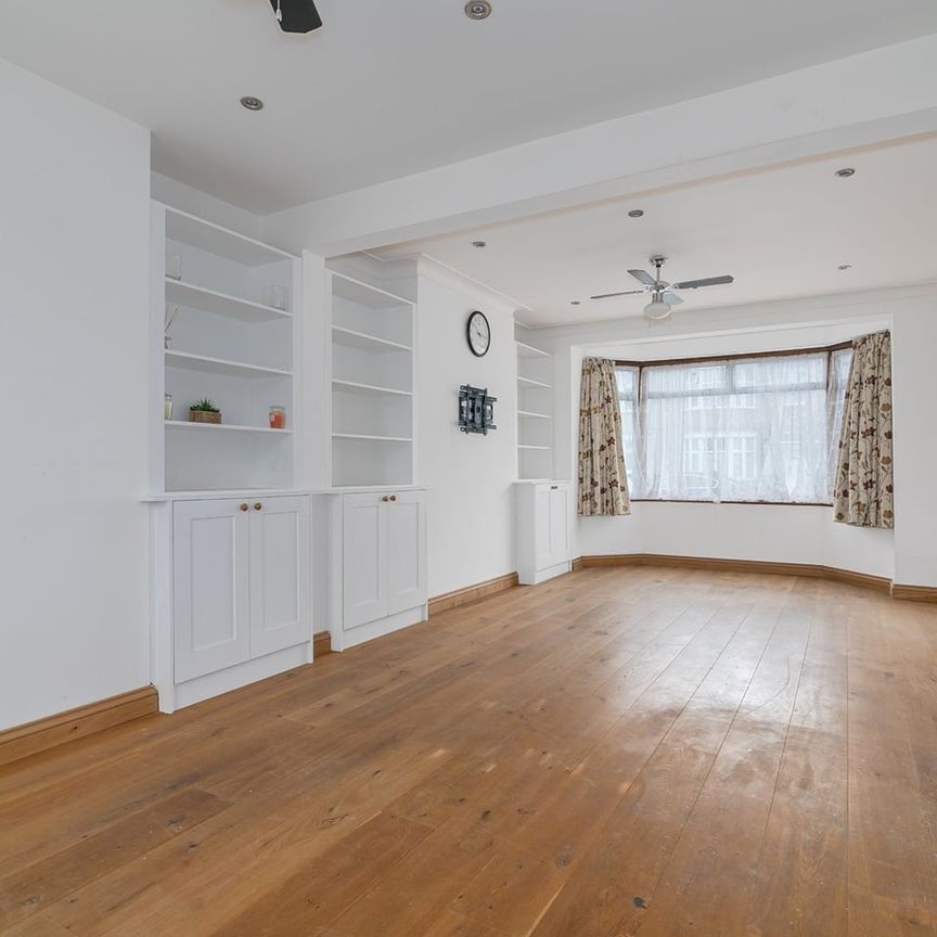 5 Bed Terraced House, Downshall Avenue, IG3 - Photo 1
