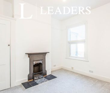 3 bedroom house to rent Albany Avenue, SS0 - Photo 5