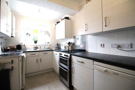 3 bedroom terraced house to rent - Photo 4
