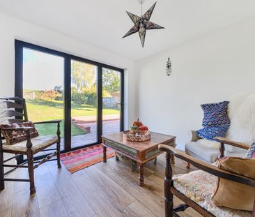 4 bedroom detached house to rent - Photo 2