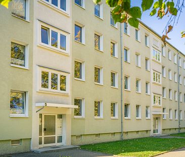 3-Raum-Wohnung mit Badewanne, Spielplatz in der Umgebung - Photo 6