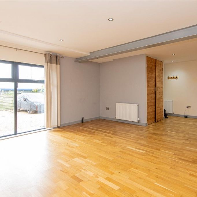 2 bed House - Mid Terrace To Let - Photo 1