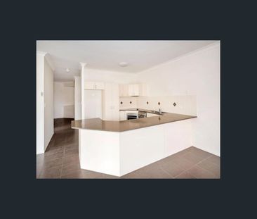 Large Townhouse in Prime Location - Photo 5