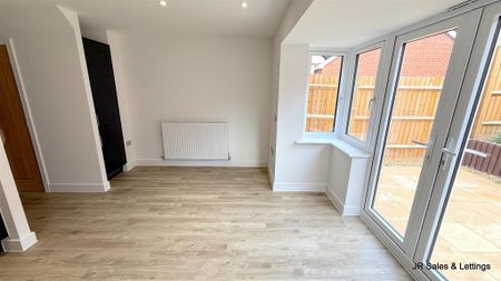 3 bedroom semi-detached house to rent - Photo 2