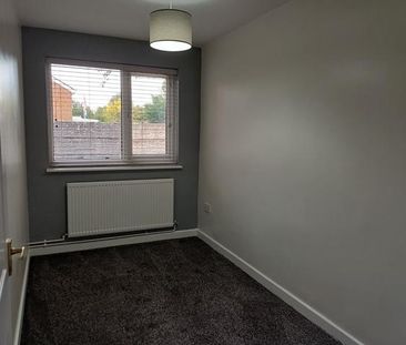2 bedroom ground floor flat to rent - Photo 2