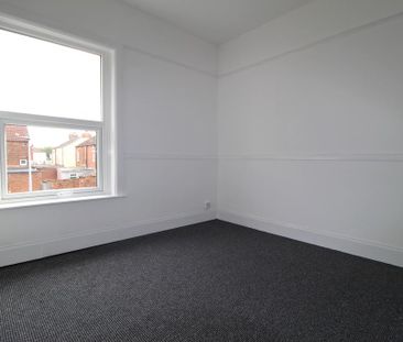 2 bedroom end of terrace house to rent - Photo 3