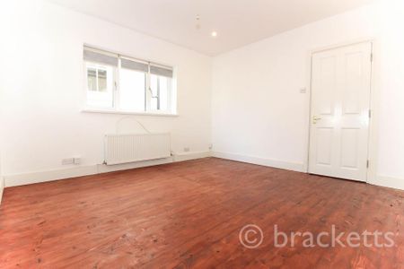 4 bedroom semi-detached house to rent - Photo 3