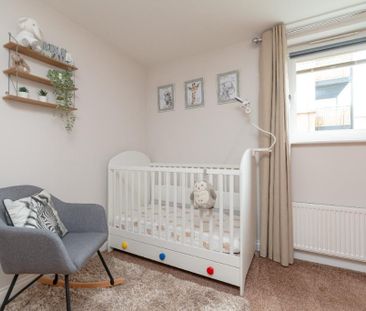 3 bedroom flat to rent - Photo 5