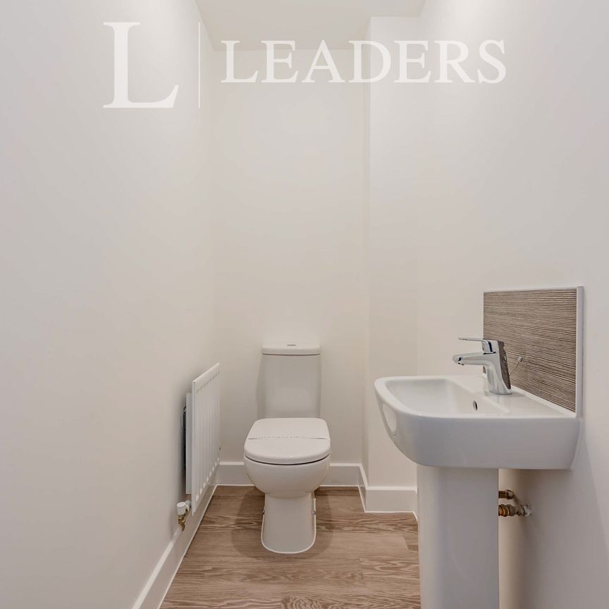 2 bedroom house to rent Illett Way, Faygate, Horsham, West Sussex, RH12 - Photo 1