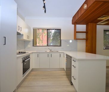 Renovated 2 Bedroom Townhouse!! - Photo 5