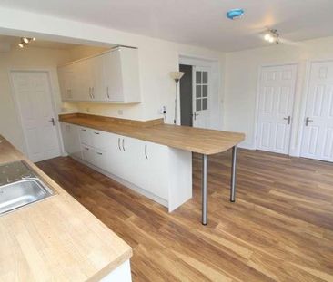 Lakes Lane, Newport Pagnell, Buckinghamshire, MK16 - Photo 3